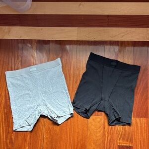SKIMS Gray and Black Boxer Briefs